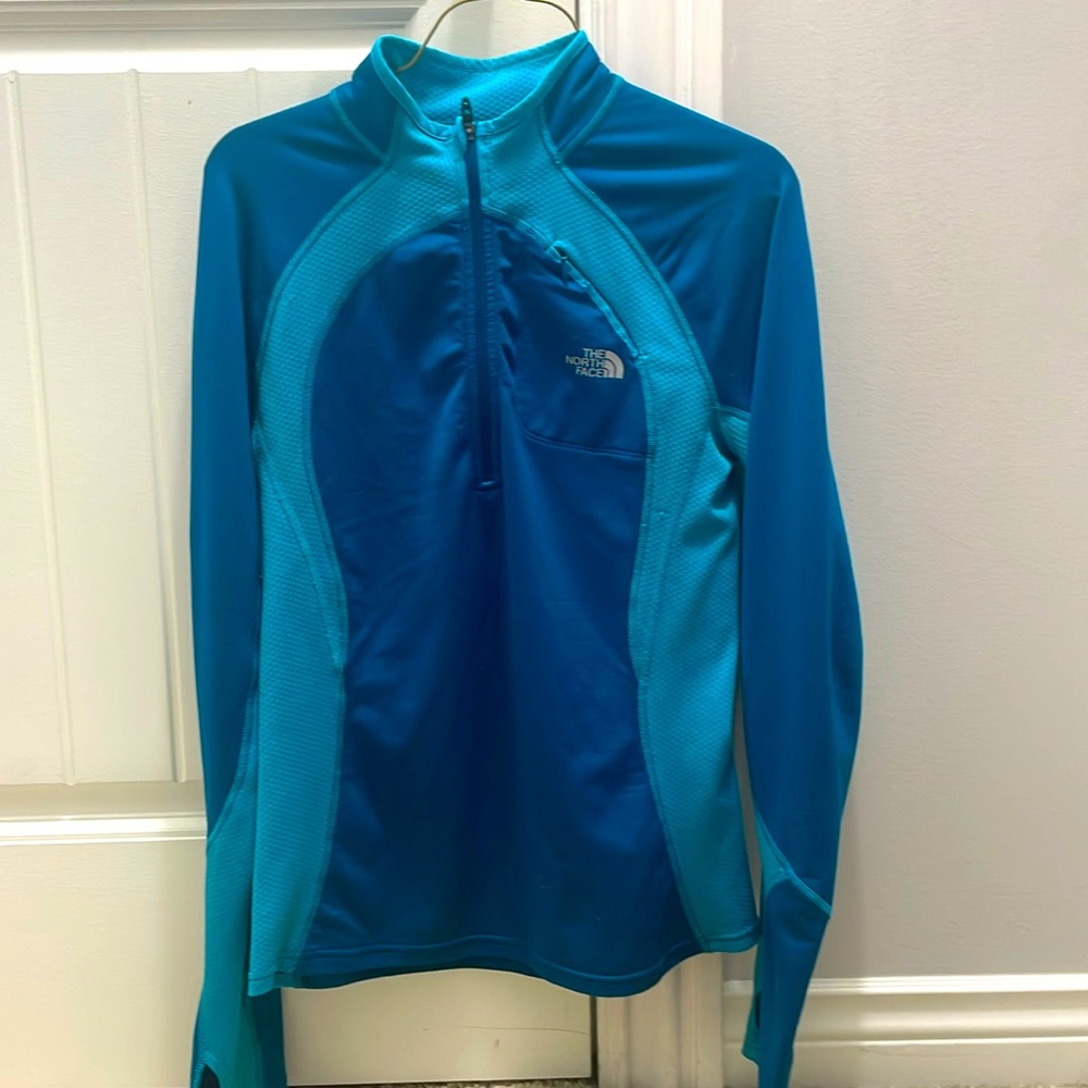 The north face long sleeve shirt size small woman’s